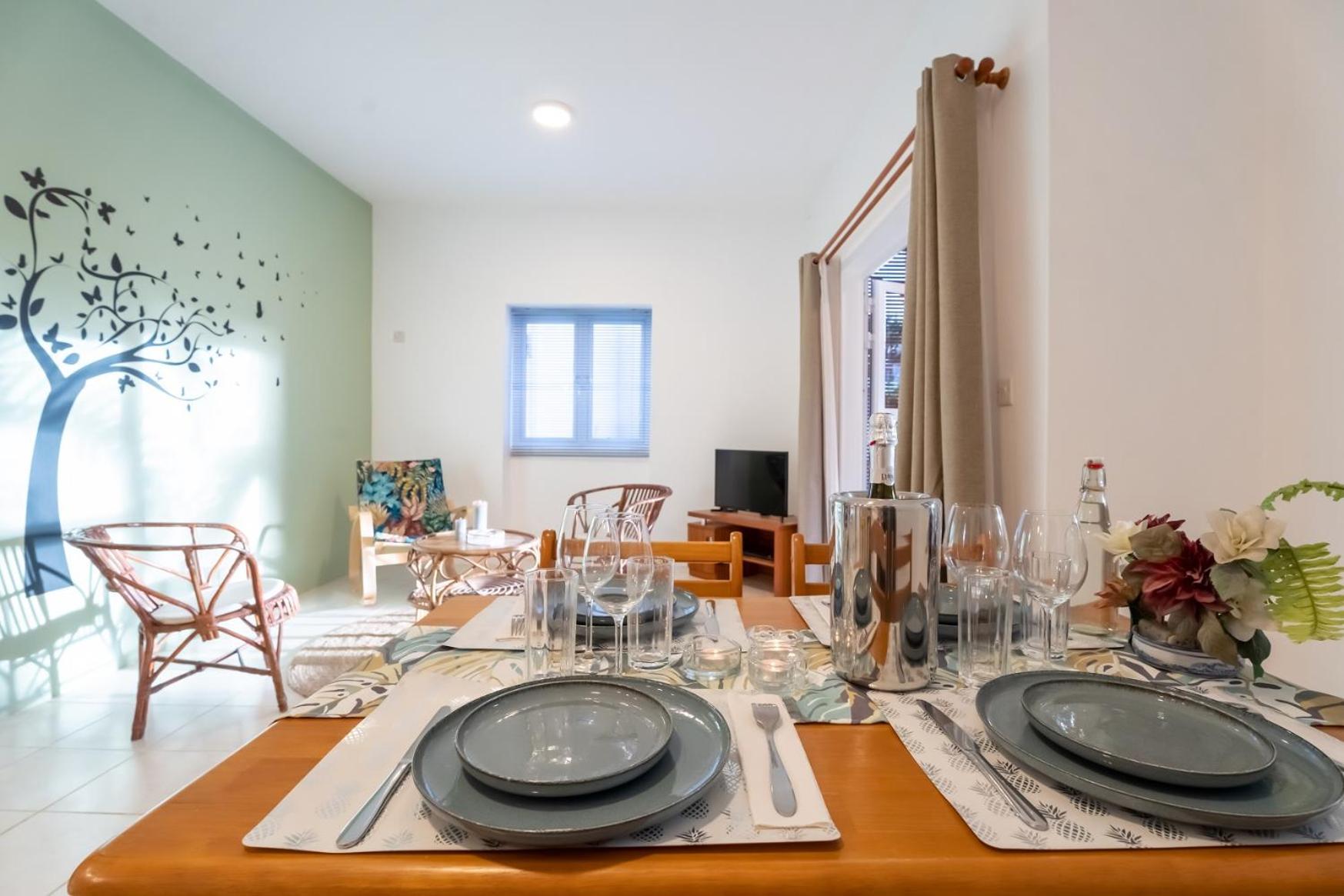 Apartment - A 300m De La